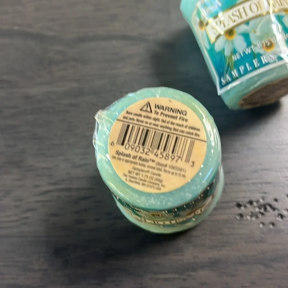 Yankee Candle - Splash of Rain sampler size. Votive. Set of 2. Discontinued NWT